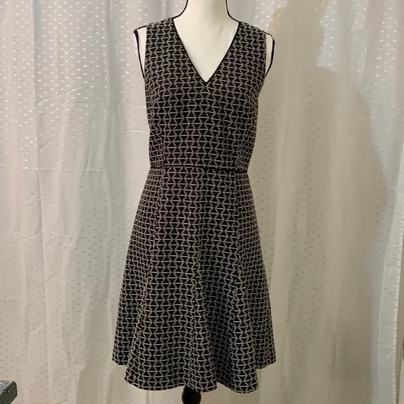 Banana Republic- Fit and Flare Dress EUC - Picture 1 of 4